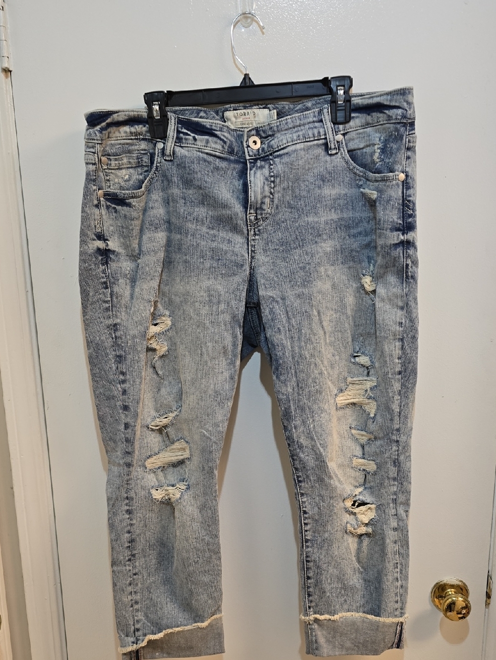 Torrid Sz 16 Distressed Light Wash Women’s Jeans - Casual Ripped Style